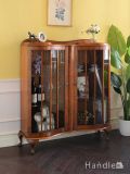 英国のアンティークキャビネット、ウォールナット材のおしゃれなショーケース