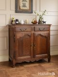 フランスから届いたアンティークのキャビネット、便利に使えるカウンターボード