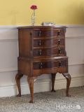 ウォールナット材で造られたベットサイドチェスト、イギリスのアンティーク家具（ナイトテーブル）