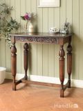 英国アンティークのテーブル、繊細な彫りとバルボスレッグのコンソールテーブル