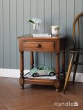 イギリスから届いた引き出し付きのサイドテーブル、アーコールのおしゃれなビンテージテーブル