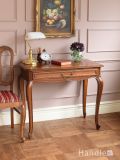 フランスから届いた優雅なアンティーク、美しい猫足のコンソールデスク