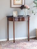 テーパードレッグが美しいコンソールテーブル、ハーフムーン型のおしゃれなアンティーク家具