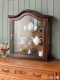 フランスから届いた小さな壁付け家具、ウォールナット材のアンティークキャビネット