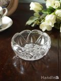 イギリスアンティークガラス雑貨、小さなプレスドグラスのガラスボウル