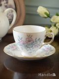 コルクラフ(Colclough)のカップ＆ソーサー、淡い色のお花がステキなアンティークの食器
