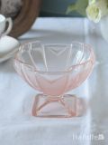 イギリスのアンティーク雑貨、ピンク色のプレスドグラスのデザートグラス