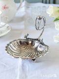 英国アンティークのシルバープレート、シェルモチーフの持ち手付きシルバートレイ