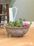 アンティークのプランツポット、リーフ模様がオシャレな植物用の植木鉢