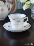イギリスのアンティーク雑貨、お花が散りばめられたColclough （コルクラフ）のカップ＆ソーサー