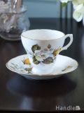 イギリスのアンティーク食器、落ち着いたバラが描かれたGenuine Bone Chinaのカップ＆ソーサー 