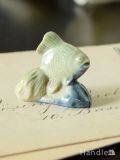 イギリスで見つけたWADE社のビンテージ陶器、Whimsiesシリーズのフィギア（金魚）