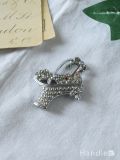 イギリスのビンテージアクセサリー、フラワーバスケットのブローチ