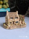 イギリスで誕生したLilliput Lane(リリパット レーン)のお家、可愛いミニチュアハウス