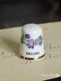 イギリスから届いたアンティーク陶磁器の雑貨、お花の陶器製のシンブル（HELSBY）