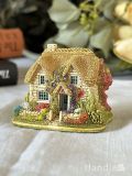 イギリスから届いたリリパットレーン（Lilliput Lane）、コッツォルズの茅葺屋根が可愛いミニチュアハウス 