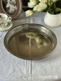 英国アンティークのシルバーのお盆、イギリスで見つけたシルバープレートのギャラリートレイ