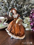 コールポート（Coalport）のフィギュリン、Ladies of fashionシリーズのブリーズ(Breeze)