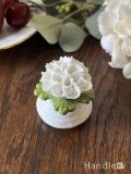 白いカーネーションの陶花、イギリスから届いたエインズレイの陶磁器