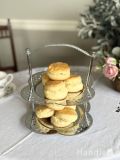 イギリスから届いたアフタヌーンティーの食器、シルバープレートの2段タイプのケーキスタンド