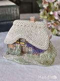 茅葺屋根が可愛いレンガ造りのお家、イギリスから届いたリリパットレーン（Lilliput Lane）