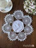 フランスから届いた可愛いテーブルマット、7つのお花が連なったアンティークのドイリー
