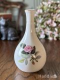 イギリスから届いたウェッジウッド、アンティークのハサウェイローズの花器