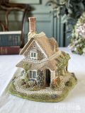 大きな煙突のある英国の可愛いお家、リリパットレーン（Lilliput Lane）のコテージ