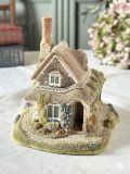 大きな煙突のある英国の可愛いお家、リリパットレーン（Lilliput Lane）のコテージ