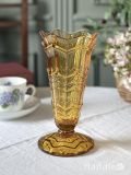 アールデコスタイルのおしゃれなフラワーベース、アンバー色の美しいプレスドグラスの花瓶