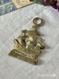 幸せを運んでくるアンティークの雑貨、帆船の形が可愛い真鍮製ホースブラス