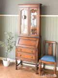 凸型ガラスの本棚がついた収納付きデスク、アンティークのビューローブックケース