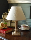 コントワール・ド・ファミーユのテーブルランプ