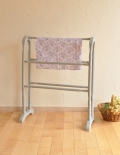 グレーペイントのアンティーク家具、タオルレイル（タオルハンガー）