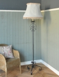 フランスからのアンティーク照明、フリンジシェードのアイアンフロアランプ（Ｂ22シャンデリア球付）
