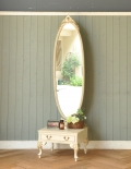 ドレッサーとして使えるアンティーク家具、大きなアイボリーのスタンドミラー（姿見）