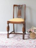 お花の彫刻が美しいバルボスレッグの椅子、英国アンティークのおしゃれなダイニングチェア
