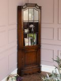 イギリスから届いたガラスキャビネット、アンティークのコーナーキャビネット