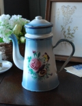 フランスで買い付けてきたジャピー社のコーヒーポット（ローズ&パンジー）