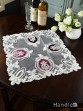 とっても優雅なテーブルセンター、スクエア型のドイリーレース（ボルドー）