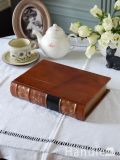 アンティーク調の本のデザインがおしゃれな収納箱、レザー製のアクセサリーボックス（ディープブラウン）