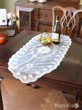 お花の刺繍が華やかなテーブルセンター、フレンチアンティーク調のレース110✕44