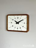ビンテージ調のおしゃれな壁掛け時計、木製フレームのウォールクロック