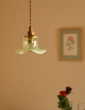 ヴァセリンランプ　クリームイエローのアンティーク シェード ペンダントライト（コード・シャンデリア球・ギャラリーA付き）