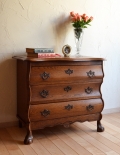 エレガントなアンティーク家具、フランスの３段チェスト（コモード）