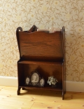 英国のアンティーク収納家具、雑誌や新聞を入れるマガジンラック
