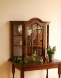 美しいアンティークの南仏家具、オーク材の小さなウォールガラスキャビネット
