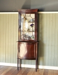 上品なアンティークの英国家具、細長いガラスのショーケース