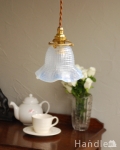 オパールセントのフランスアンティークペンダントライト（コード・シャンデリア電球・ギャラリーA付き）