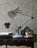 北欧テイストのお洒落なアンティーク照明、スマートなアングルポイズ